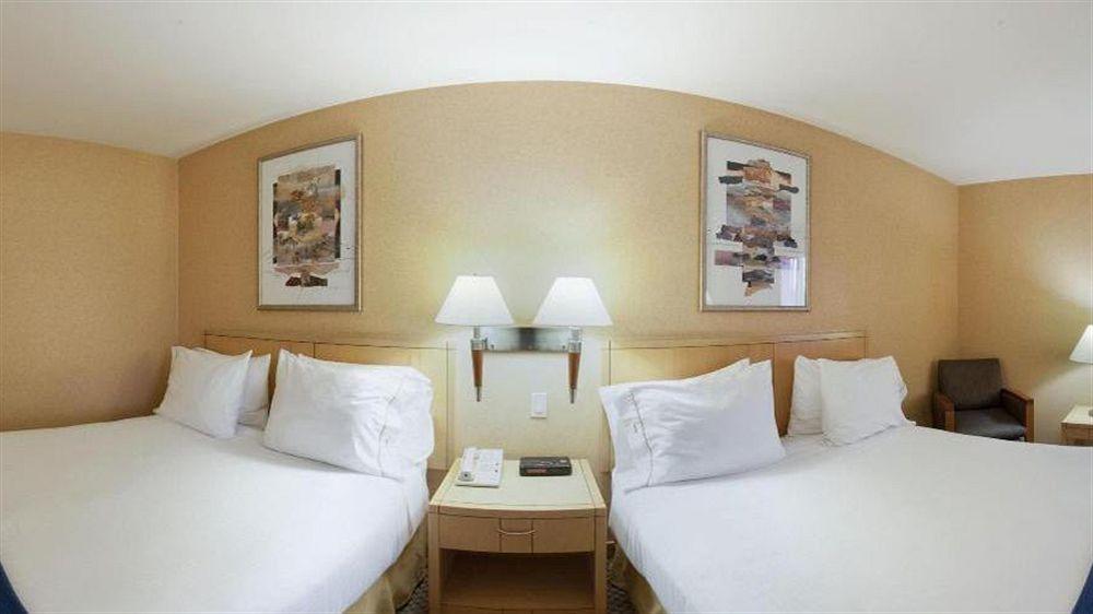 Hotel Express & By Ihg 3*