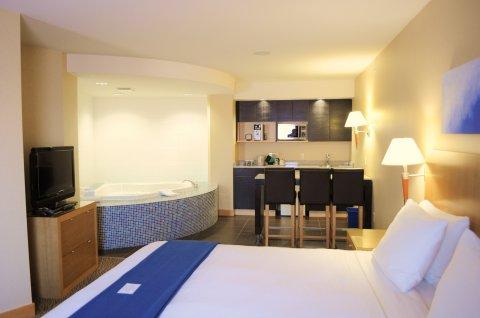 Express & By Ihg 3* Langley