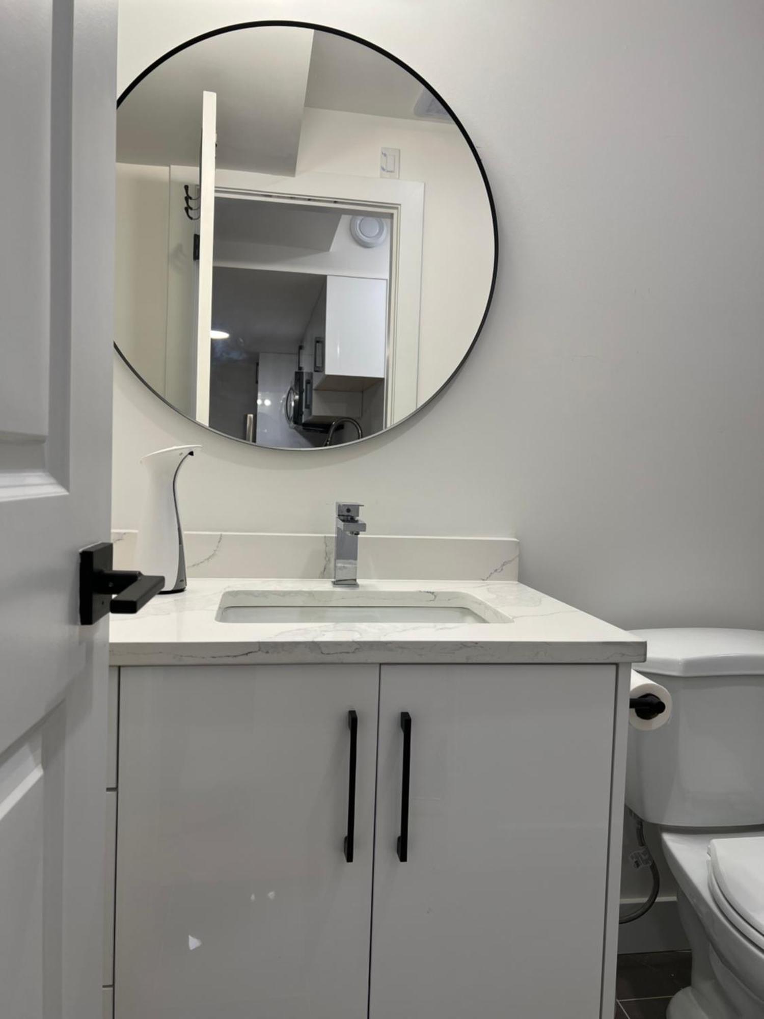 Apartment 1bd Modern Close To Events Centre And Hwy1 *