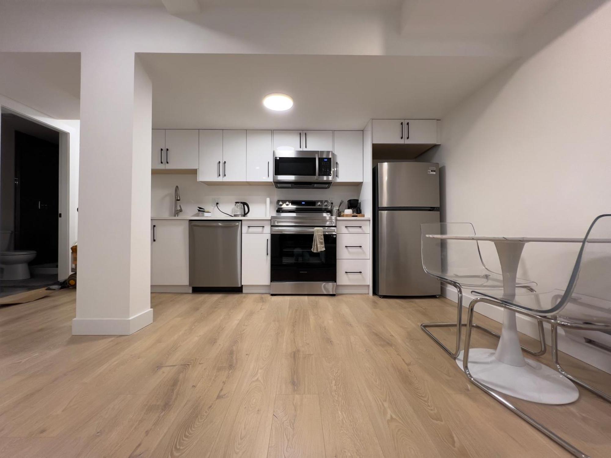 1bd Modern Close To Events Centre And Hwy1 Apartment