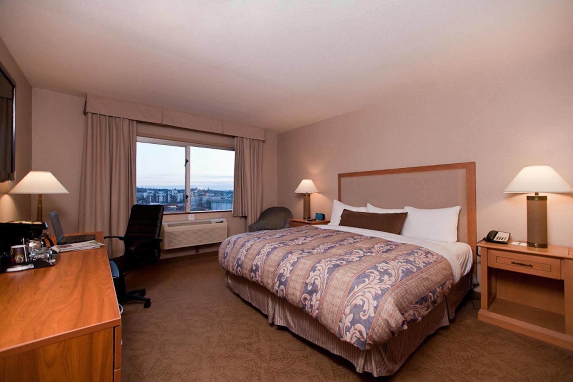 Coast & Convention Centre Hotel