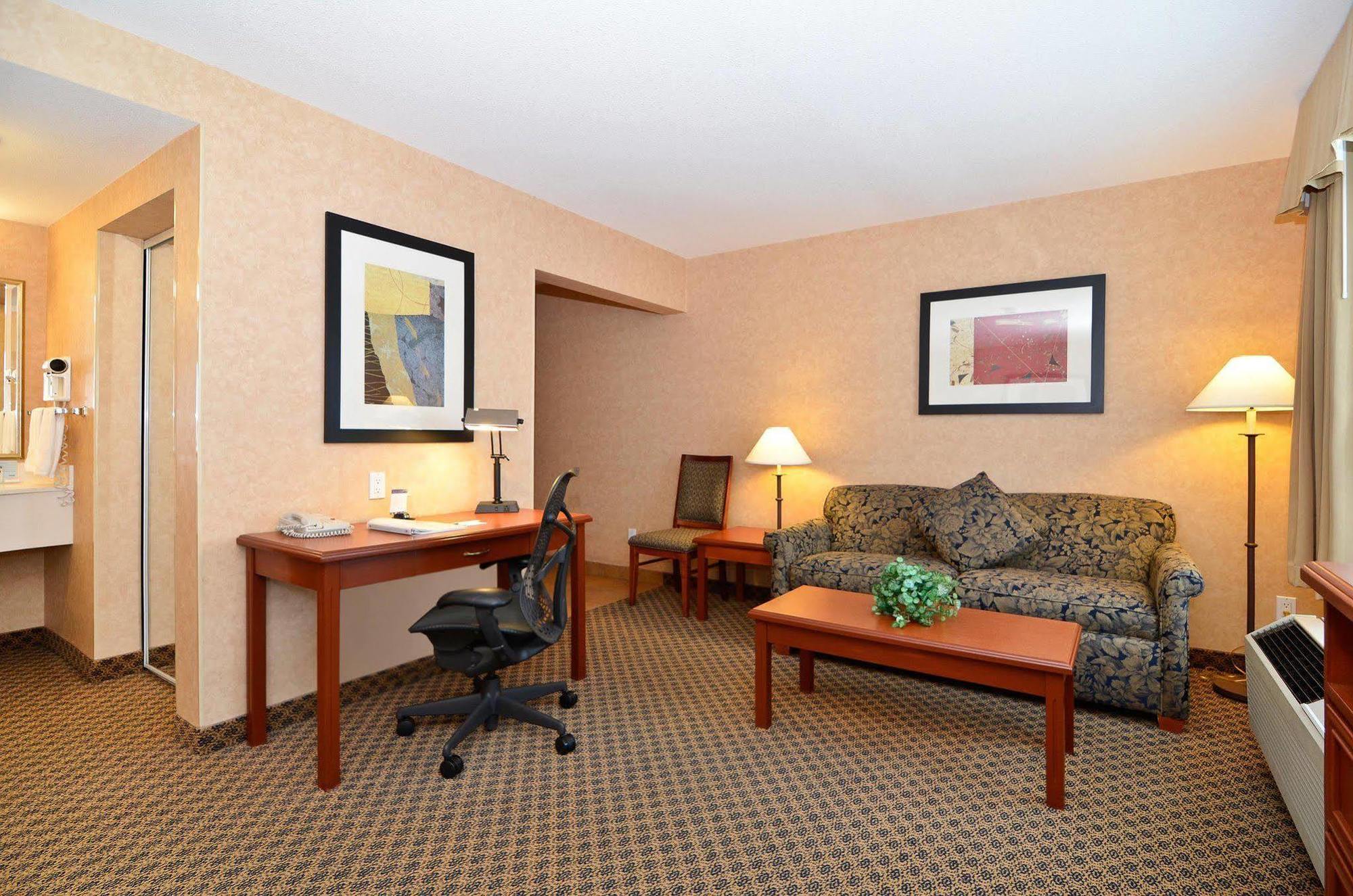 Hampton & By Hilton Langley-surrey Hotel