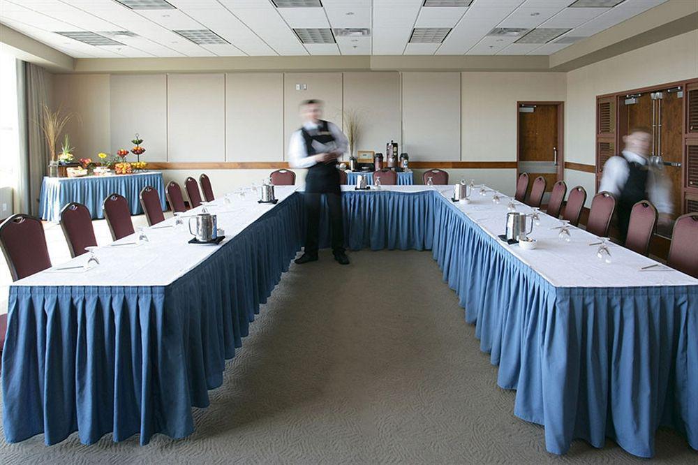Coast & Convention Centre Hotel 3*