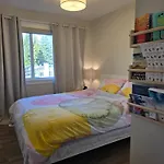 Cozy Home In Brookswood