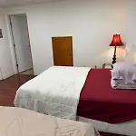 Langley City Homestay - Cozy Budget Room- 5 Min From Downtown