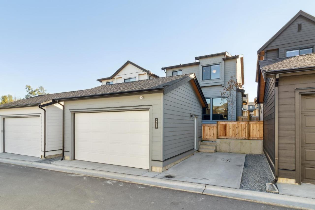 Luxurious & Stylish 2br P/suite, Near Vancouver *