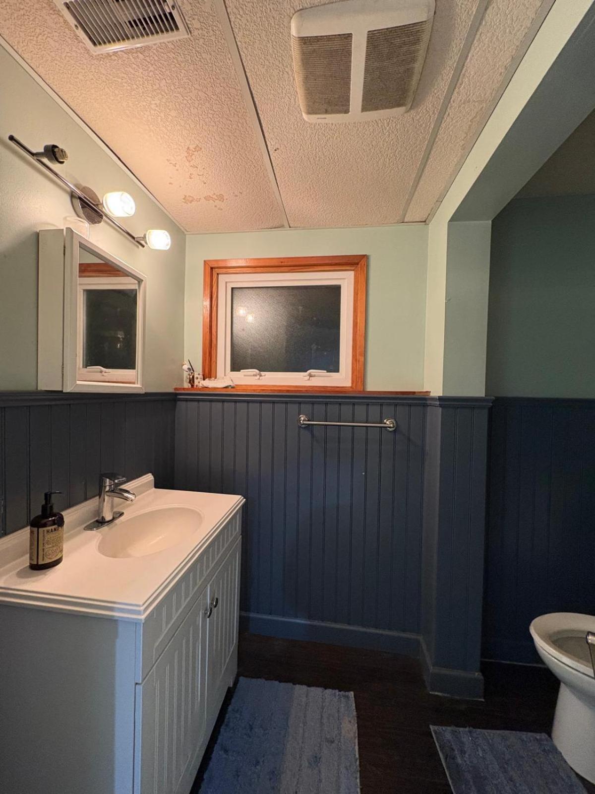 - Cozy Budget Room- 5 Min From Downtown Homestay Langley