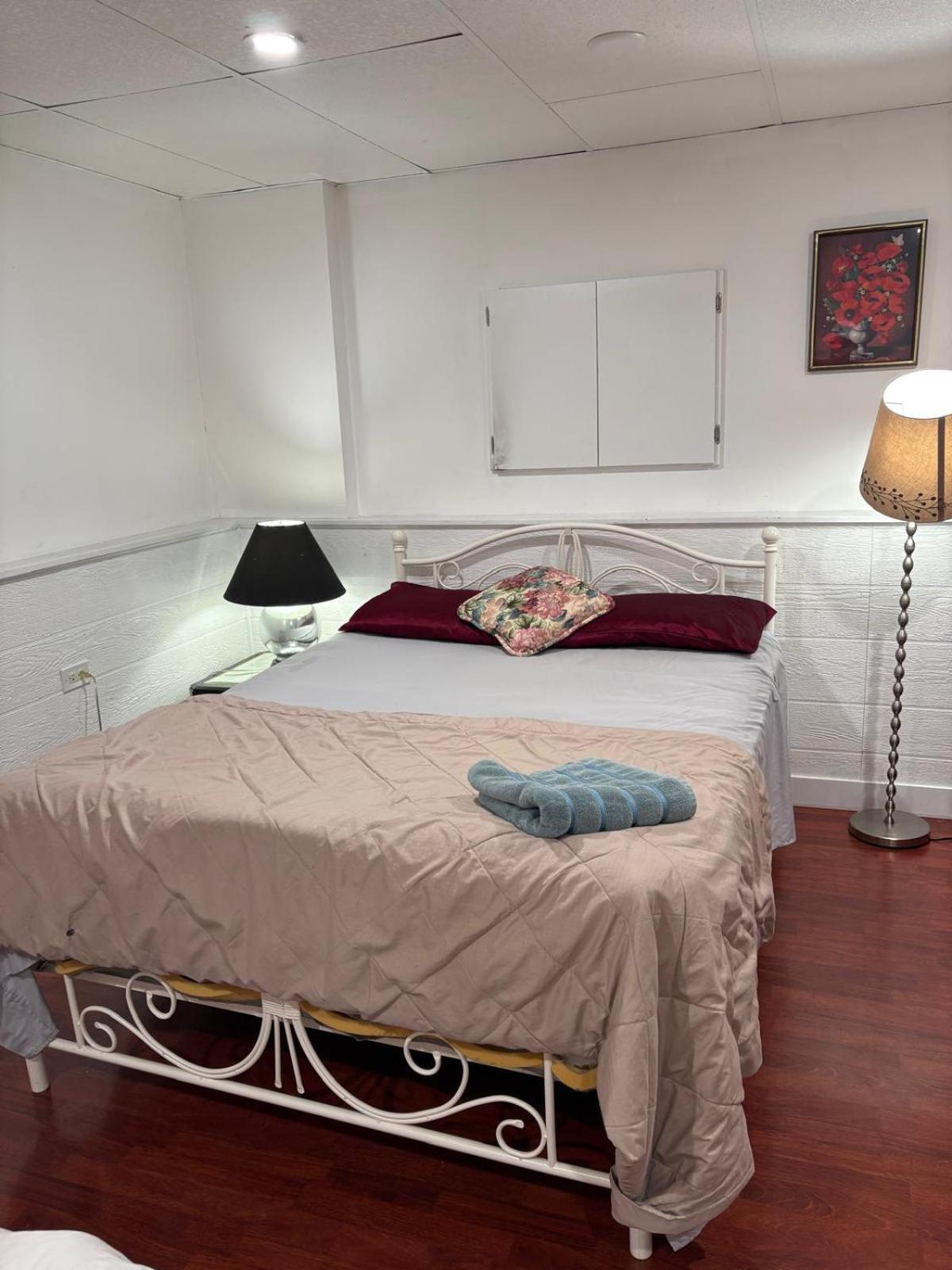 - Cozy Budget Room- 5 Min From Downtown * Langley