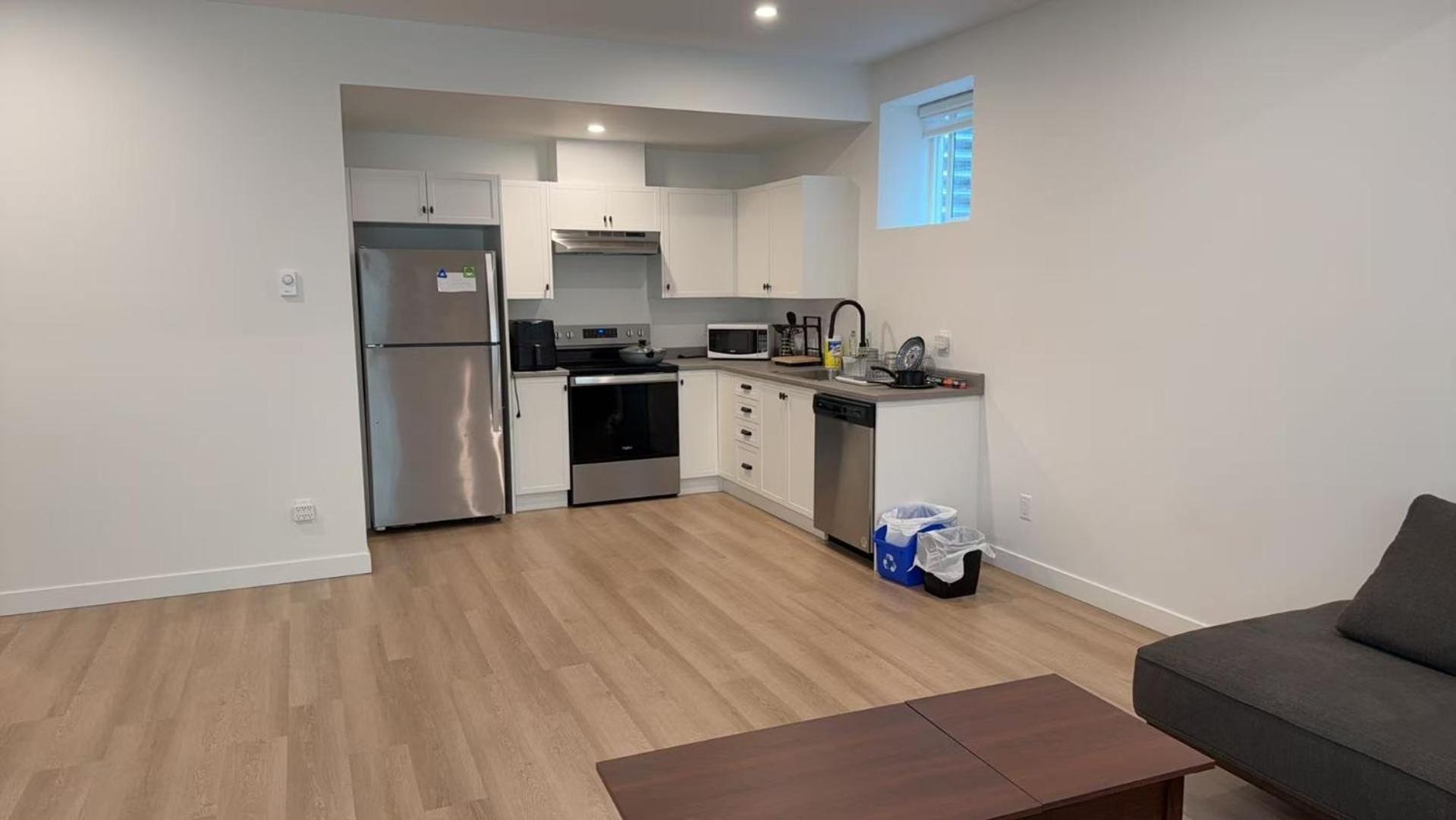 Homestay Basement -langley Willoughby *