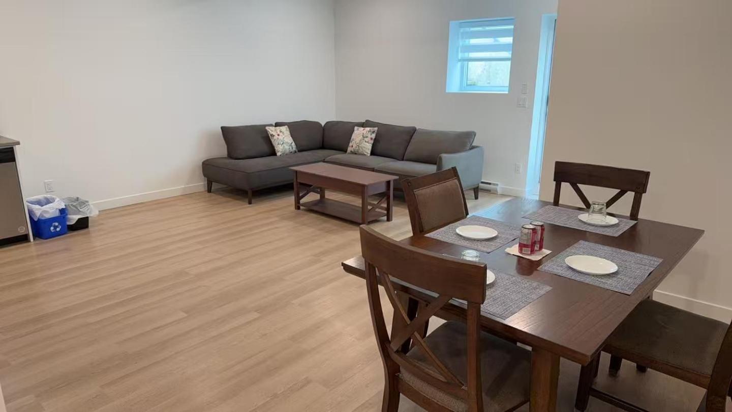 Homestay Basement -langley Willoughby Langley