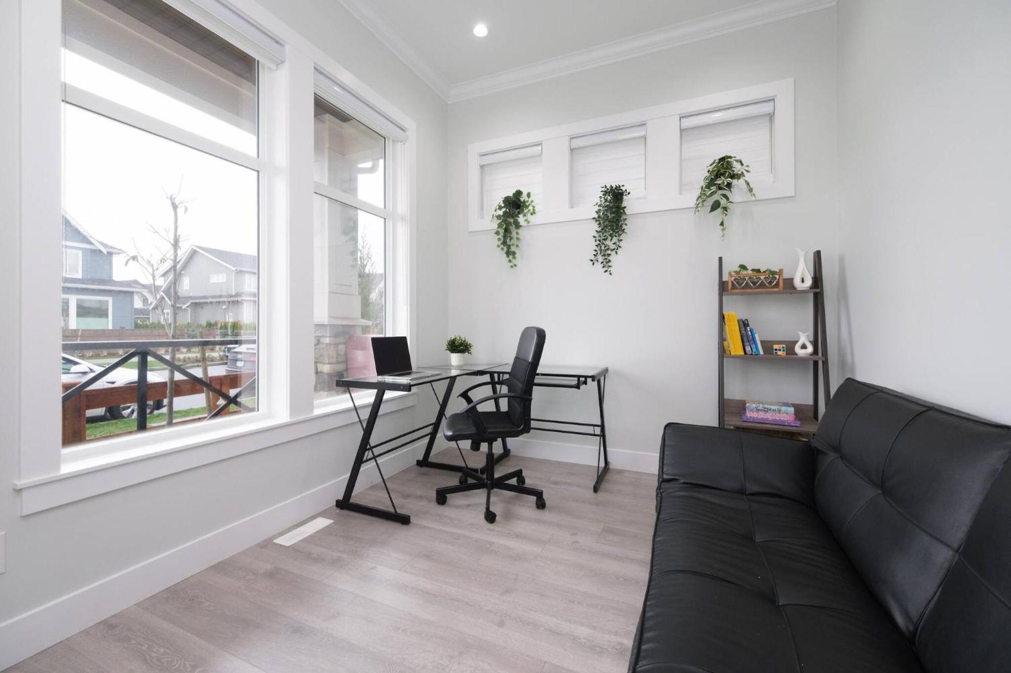 Modern 3br Near Events Centre & Ev Charger