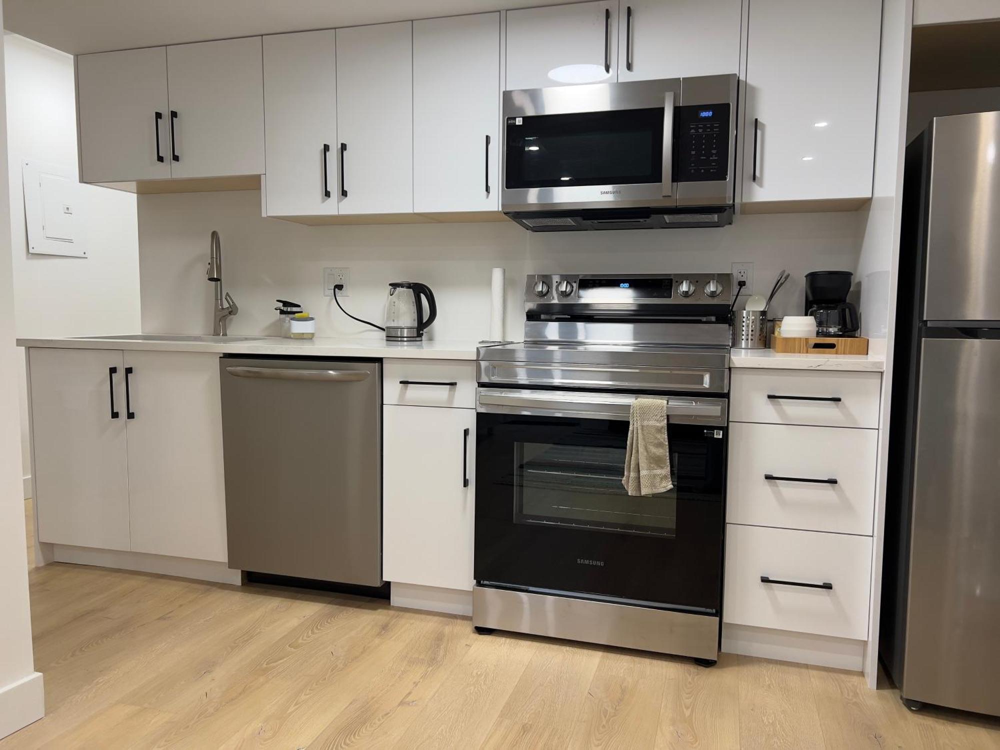 Apartment 1bd Modern Close To Events Centre And Hwy1 Langley