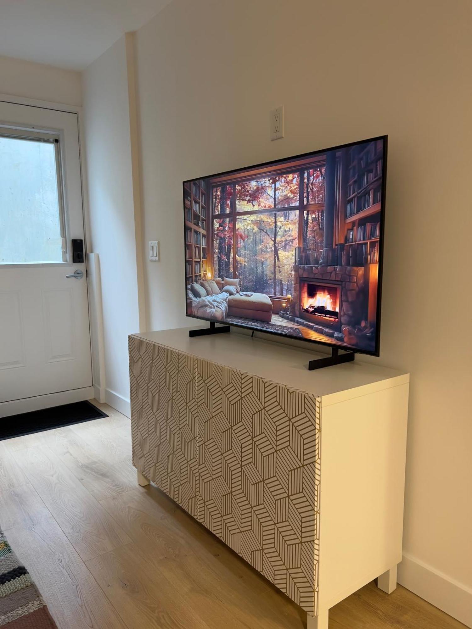 1bd Modern Close To Events Centre And Hwy1