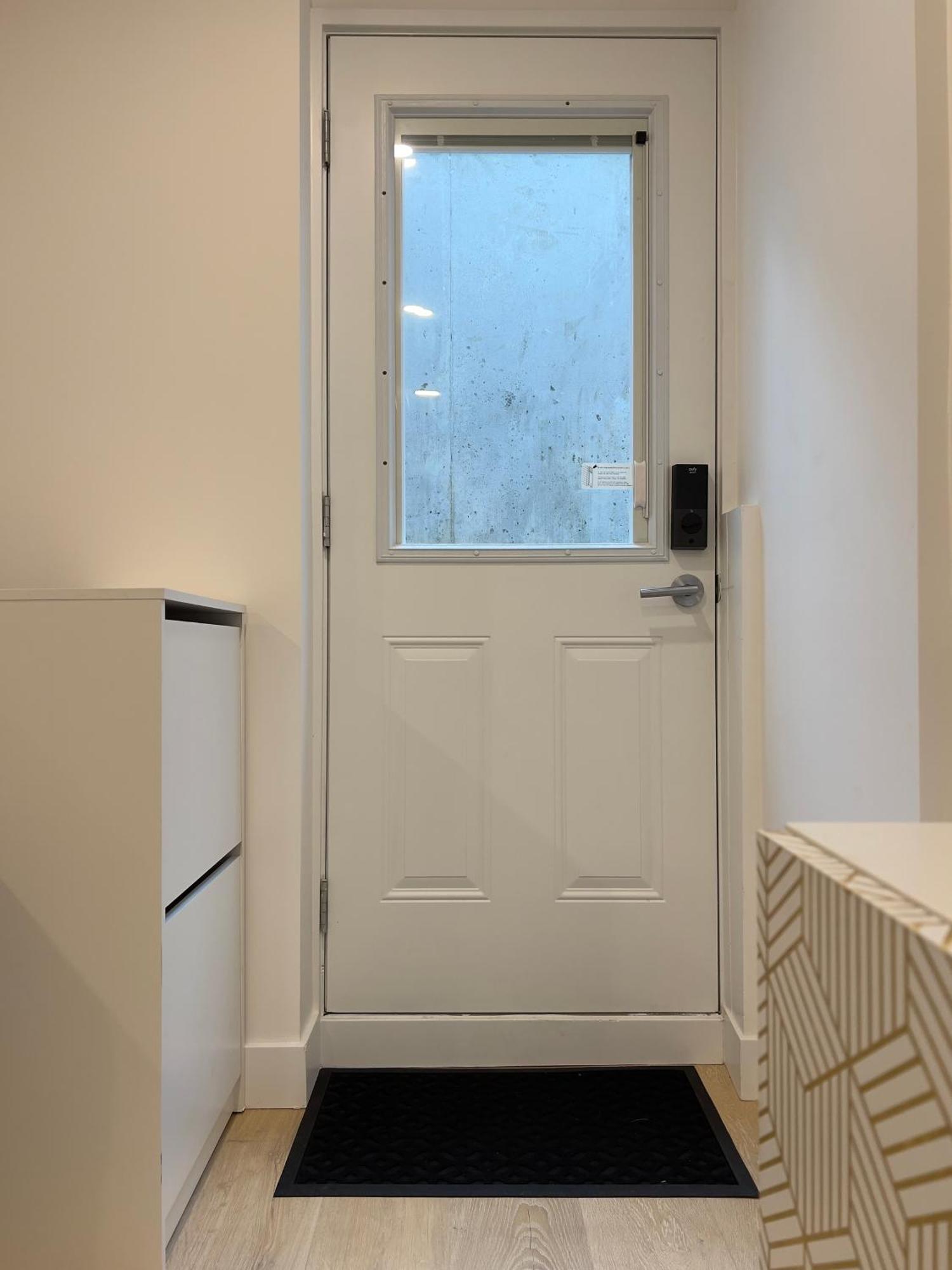 1bd Modern Close To Events Centre And Hwy1