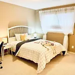 Scorpion Hiuse Langley -Family Connecting Eye Room Suite