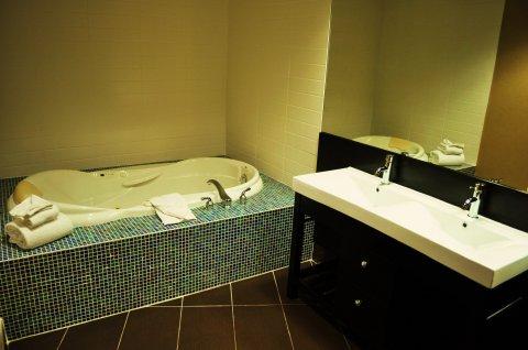 Express & By Ihg Hotel 3*